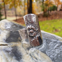 Load image into Gallery viewer, Alarm Poppy Ring